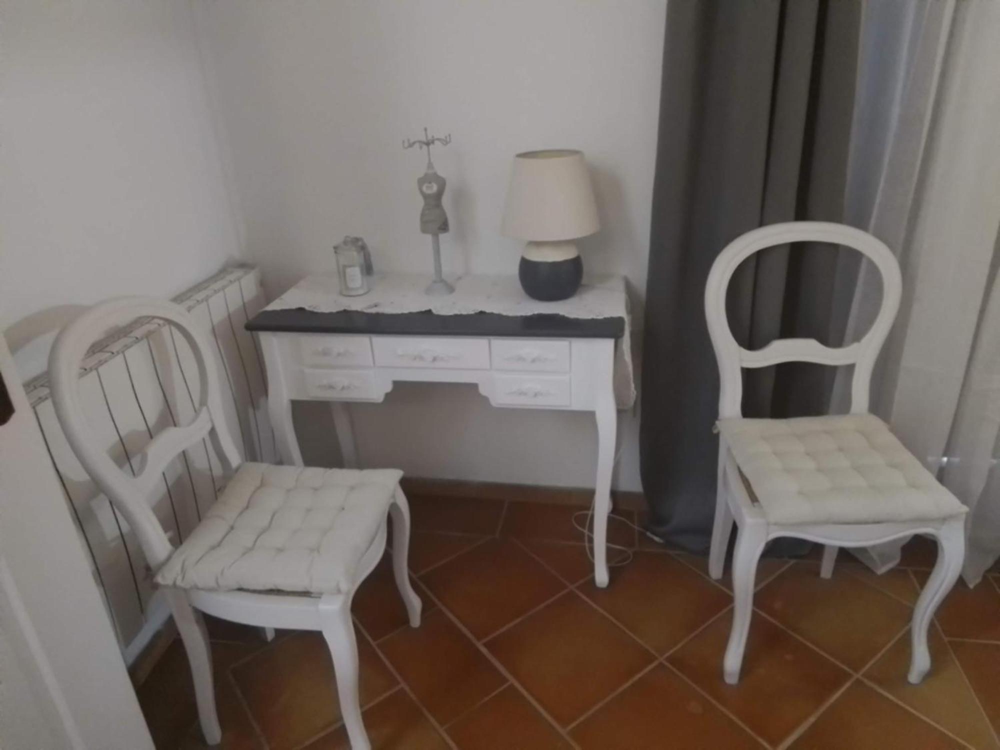 Cotignac Sejour Vacances Bagian luar foto