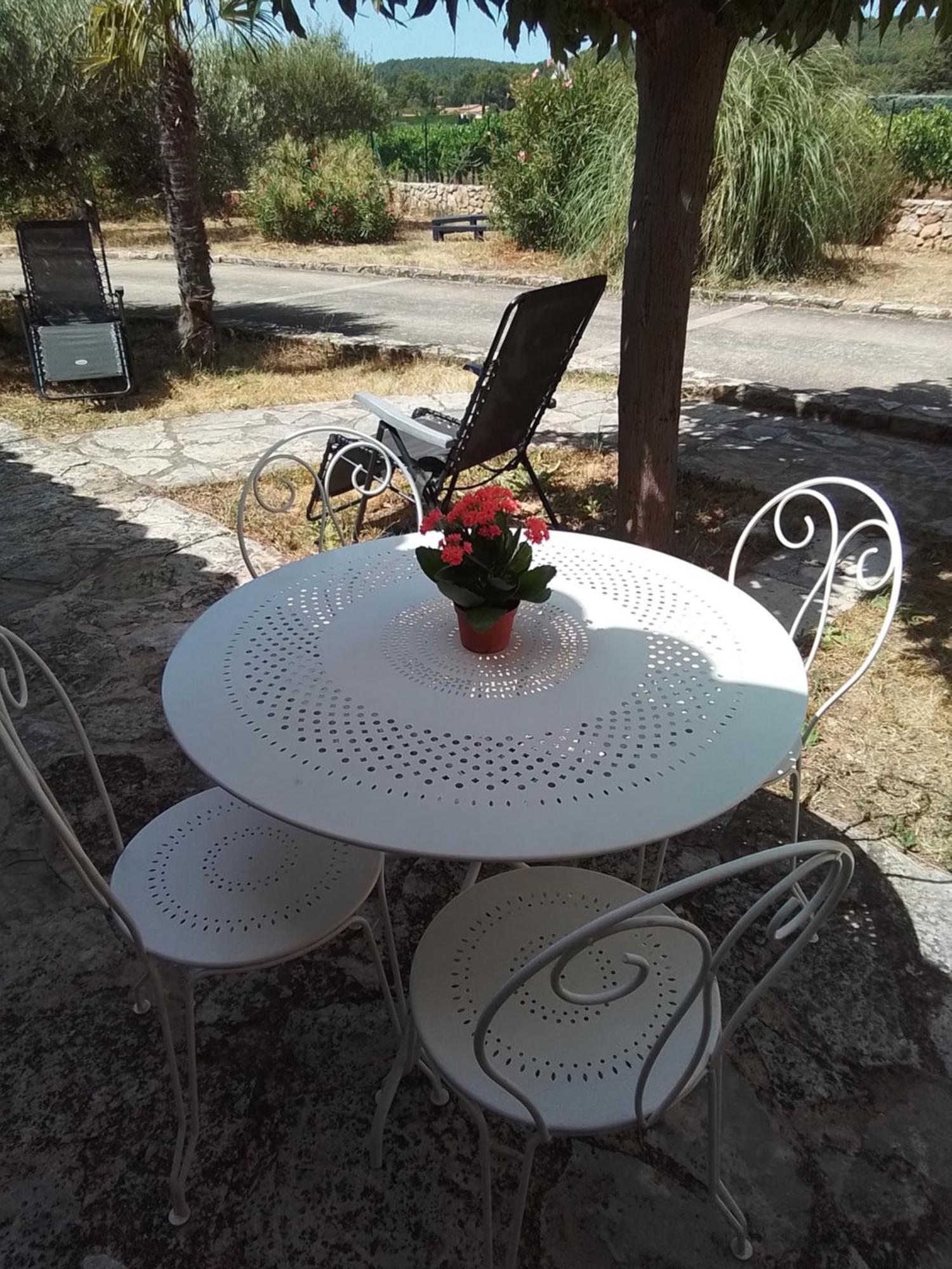Cotignac Sejour Vacances Bagian luar foto